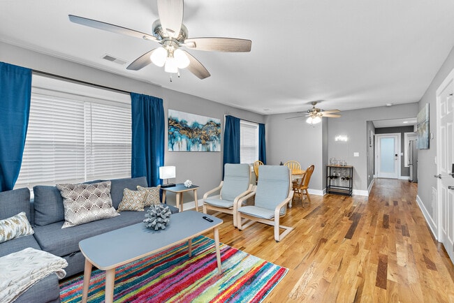 4045 Kenwood Ave - 4045 Kenwood Ave