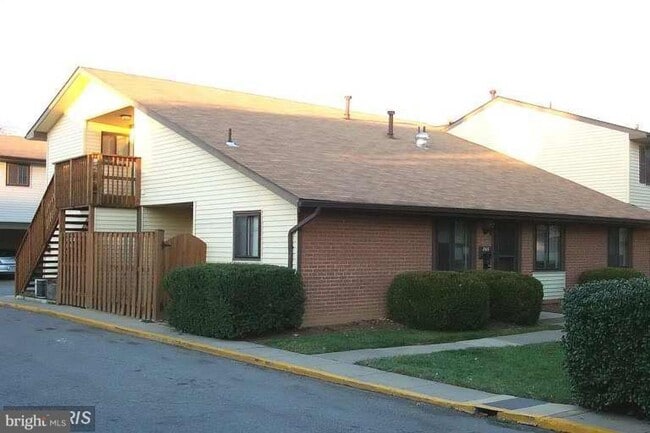 Building Photo - 8415 Benecia Ct