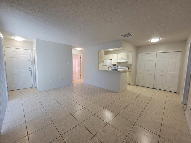 Building Photo - 3831 Bowline Cir Unit 1