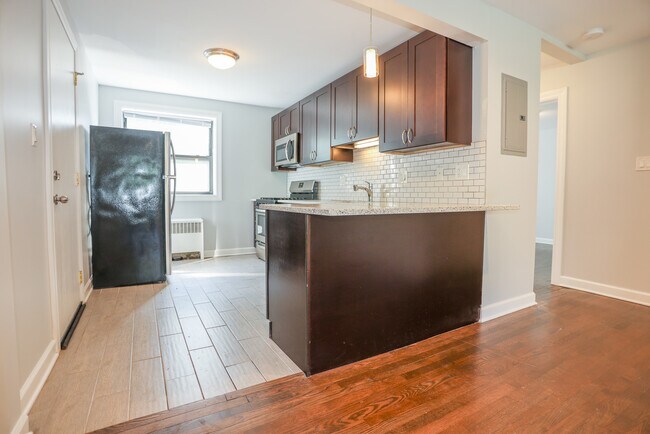 Photo - 6803 N Ridge Blvd Unit 106