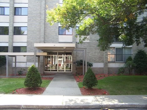 Entrance - Executive House