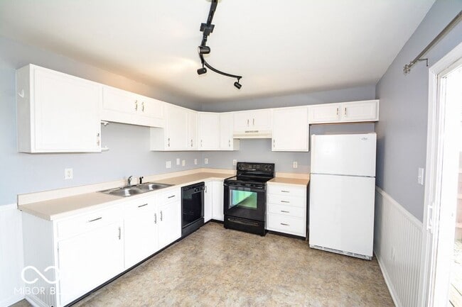 Photo - 1994 Falcon Ct