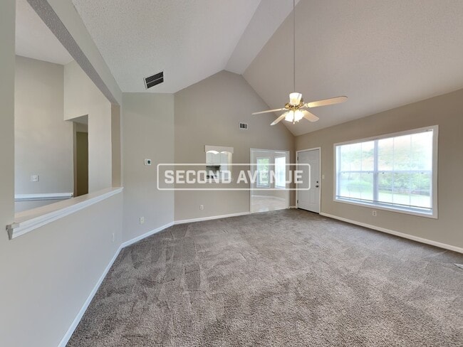 Photo - 661 Morningside Dr N