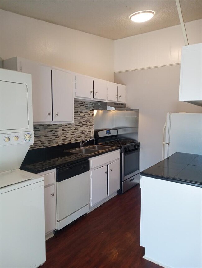 Photo - 606 W 51st St Unit 104