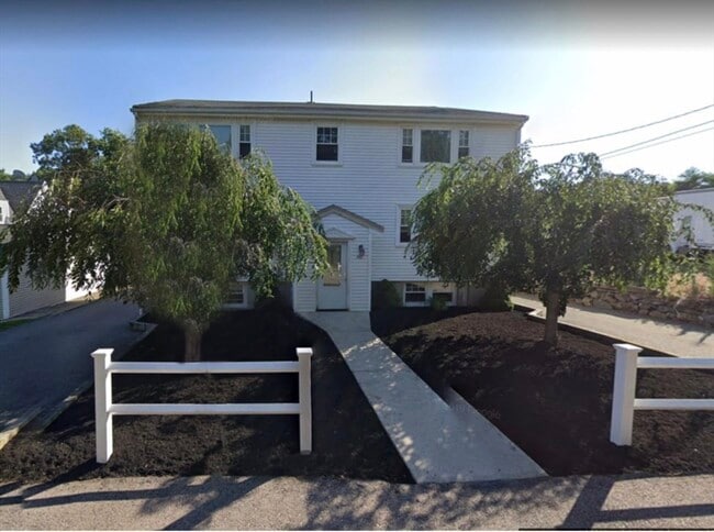 Building Photo - 60 Bates Ave Unit 3