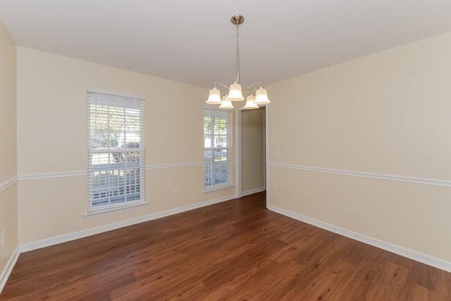Photo - 1043 Vanguard Dr