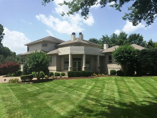 COMING SOON!! Executive home with in groun... - COMING SOON!! Executive home with in groun...