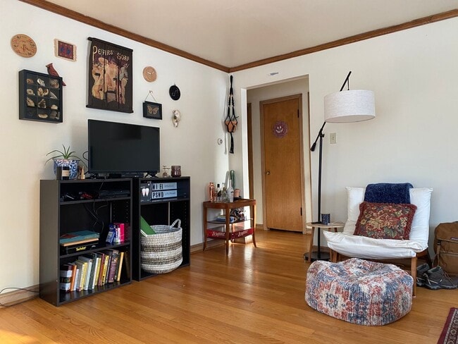 Photo - 3700-3702 N Morris Blvd Unit Upper