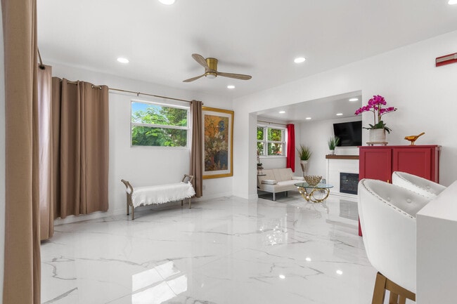 Photo - 201 NE 28th Ct