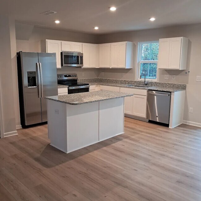 Photo - 150 Elyse Overlook Lp