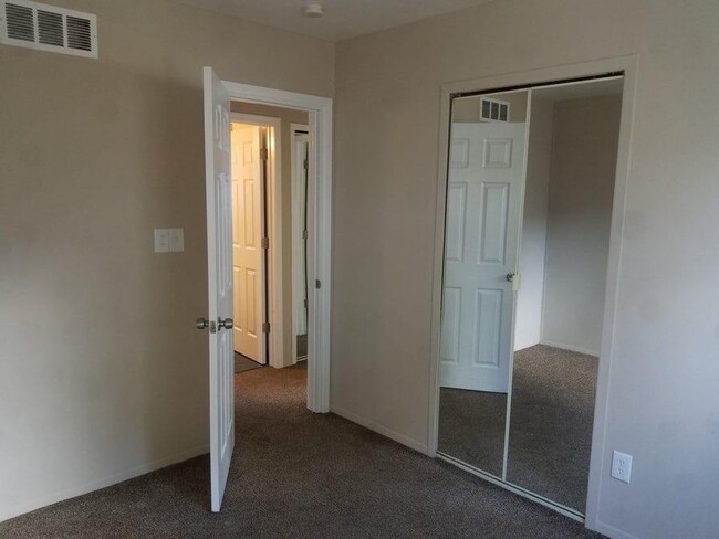 Photo - 22412 Milner St