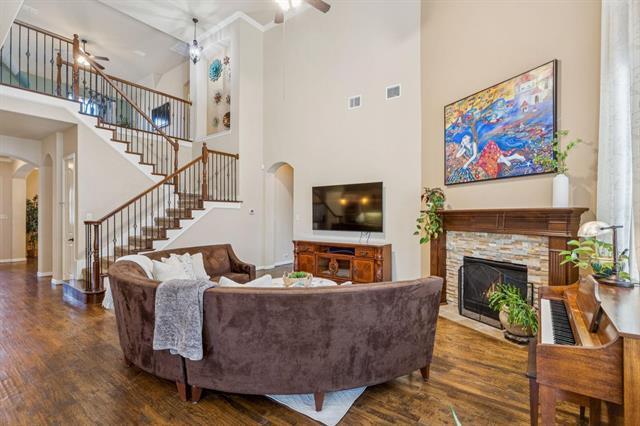 112 Chatfield Dr