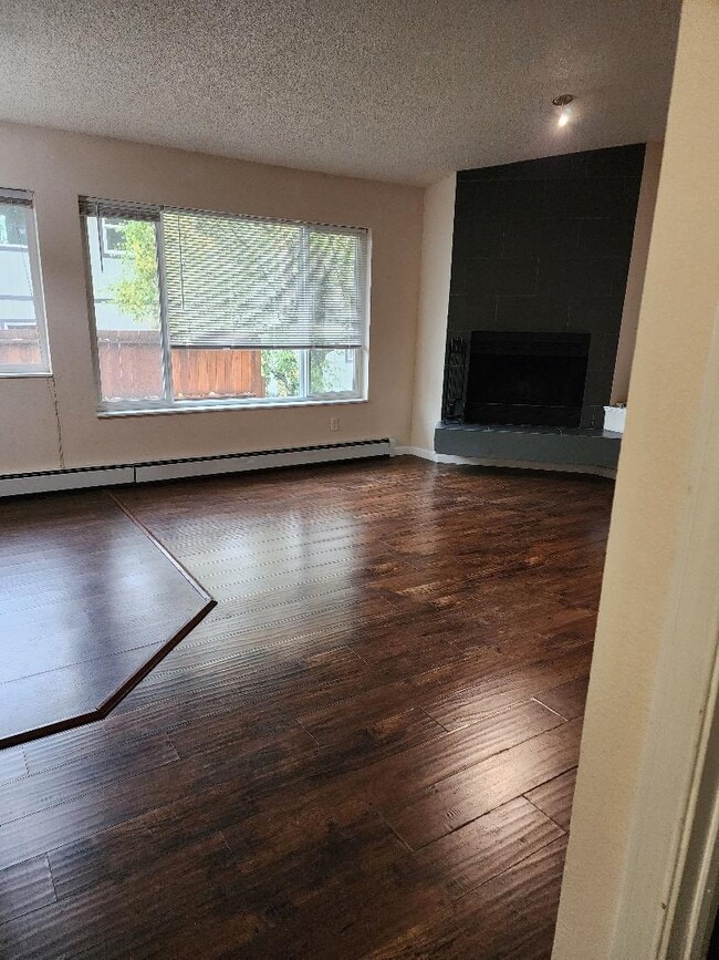 Livingroom - 928 E 10th Ave Unit #4