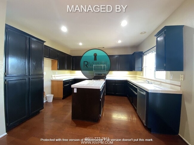 Photo - Spacious 4 Bed 2 Bath Pool Home Located Next Door to Ben Franklin Elementary School!