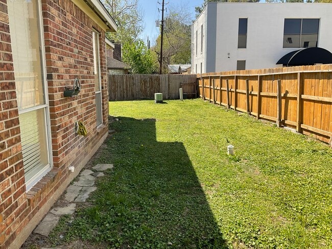 Photo - 10610 Mills Way