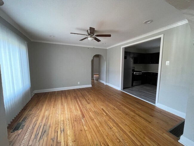 18714-16 Greenlawn St.
