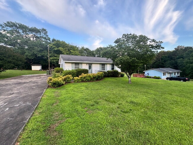 Photo - 3 Bedroom Home w/ Yard Space in West Union