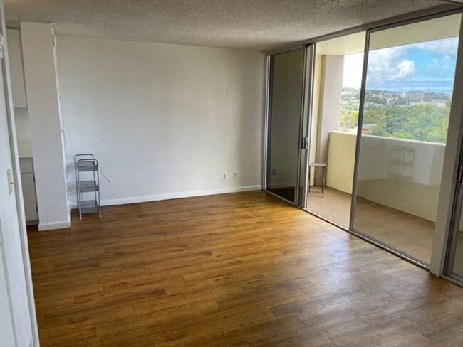 Photo - Studio w/ parking -Views of Diamond Head- Electricity Included Unit 907