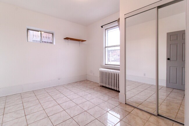 Photo - 579 College St Unit 2, Toronto, Ont, M6g1b2