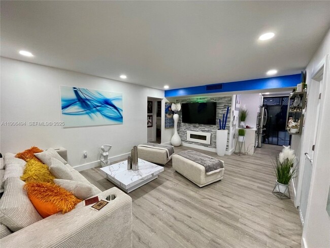 Building Photo - 8635 NW 8th St Unit 311