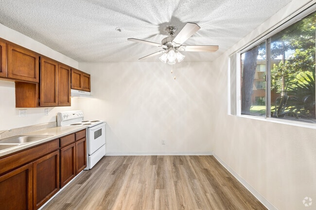 Studio - 376SF - Dining Room