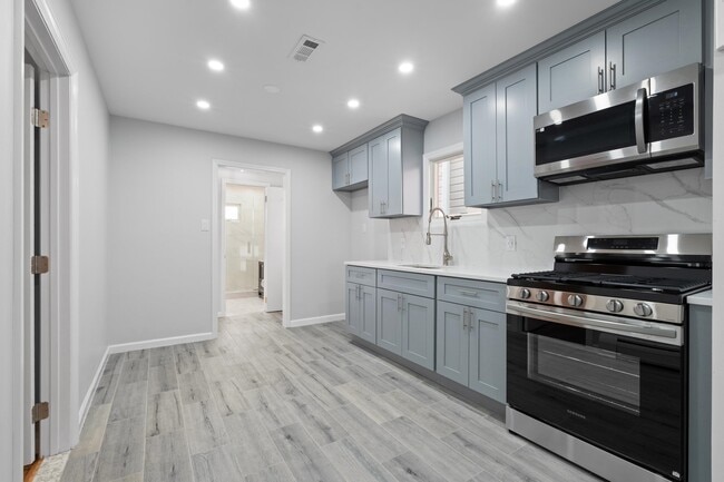 Photo - 144 W 30th St Unit 2