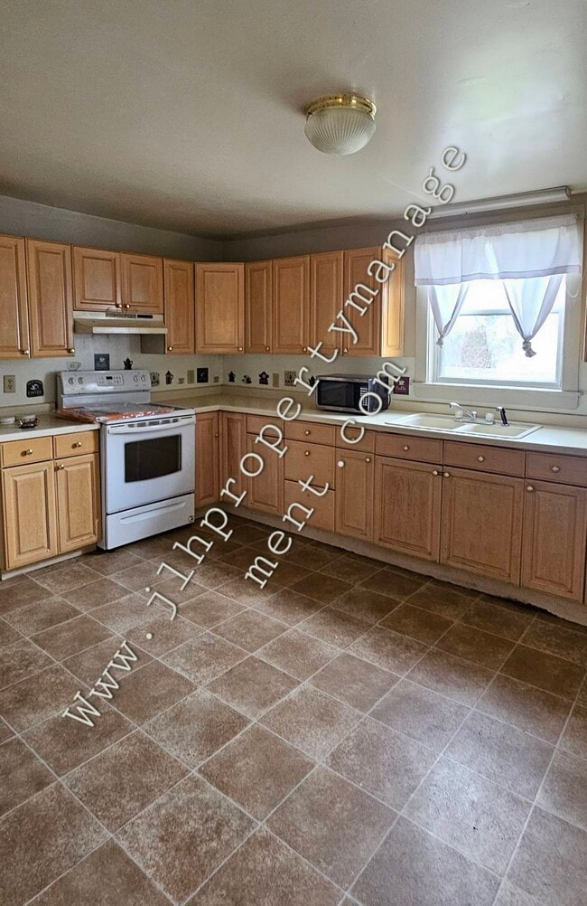 Photo - 618 W Clark St