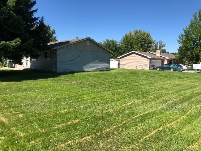 Photo - 1507 Elaine St