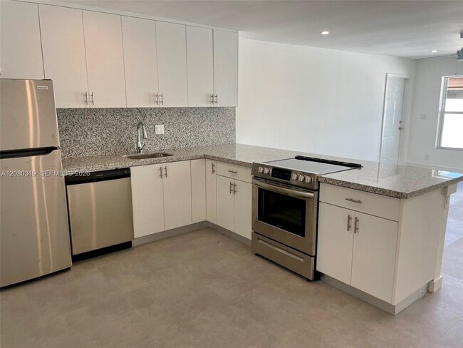 5711 NW 28th St Unit 5711