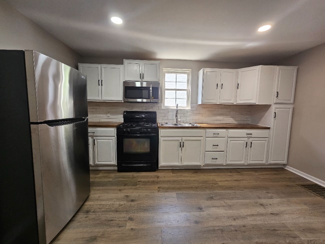 Building Photo - 105 Wykes St Rental