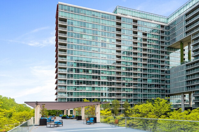 Building Photo - 9725 Woods Dr Unit 802