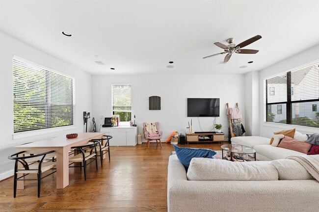 Photo - 214 W 28th St