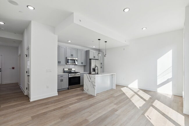 Building Photo - 2550 N Hope St Unit 1
