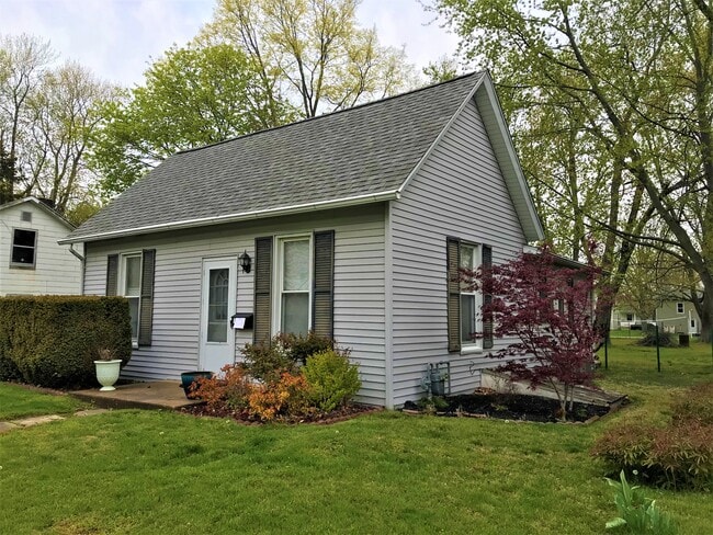 Front - 714 W Carroll St