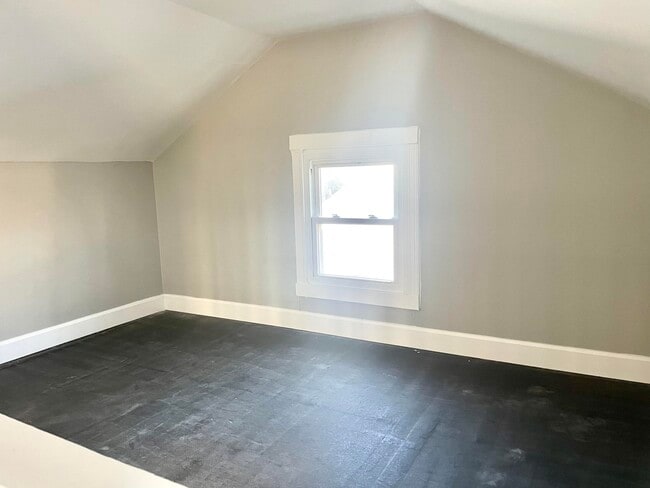 Photo - 120 Clyde St