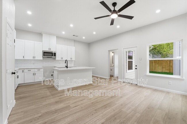 Photo - 4354 Clover St Unit B