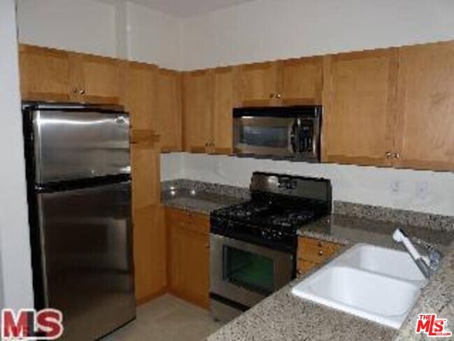 Building Photo - 100 S Alameda St Unit 146 Rental