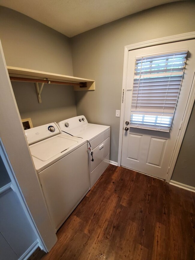 2 Bed/1 Bath available in June! - 2 Bed/1 Bath available in June! Casa