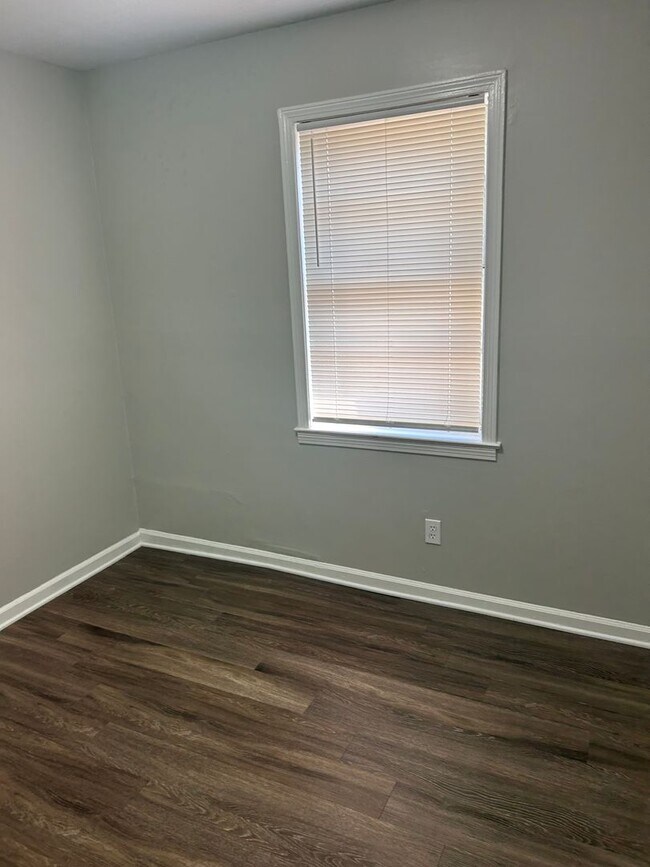 Photo - 3052 Curtis St