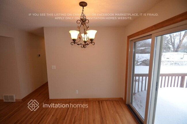 Photo - 707 Keniston St N