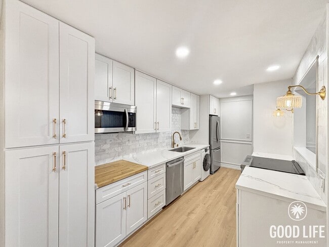 Building Photo - Elegant 2BD/1BA Condo in El Cajon with Walk-In Closet, Covered Patio & Pool Unit G