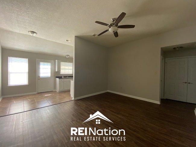 Charming 3BR/2BA Memphis Home with Vaulted Ceilings & Hardwood Floors!