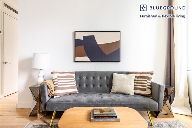 Photo - 70 W 45th St Unidad FL33-ID1776