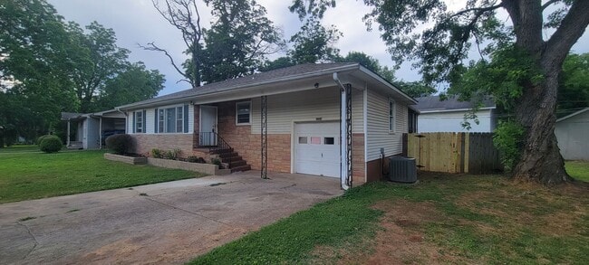 Photo - 3 Bedroom 2 Bathroom SW Huntsville