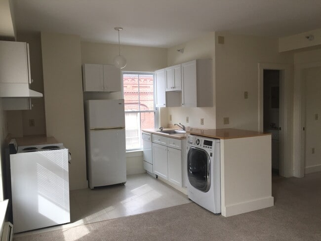 Building Photo - 9 State St Unit 3C Rental