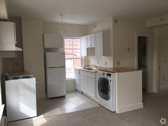 Building Photo - 9 State St Unit 3C Rental