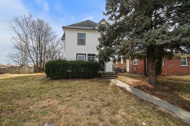 Building Photo - 131 W 13th St Unit 131 1/2 West 13th Street