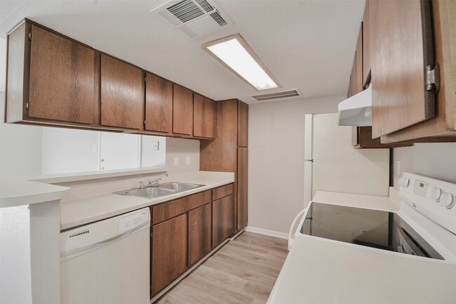 Photo - 12905 Woodforest Blvd Unidad 607