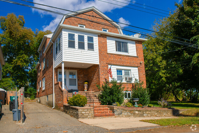 Building Photo - 12 Jackson Ave Rental