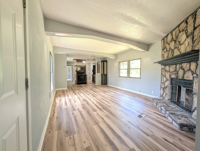 107 Country Ln
